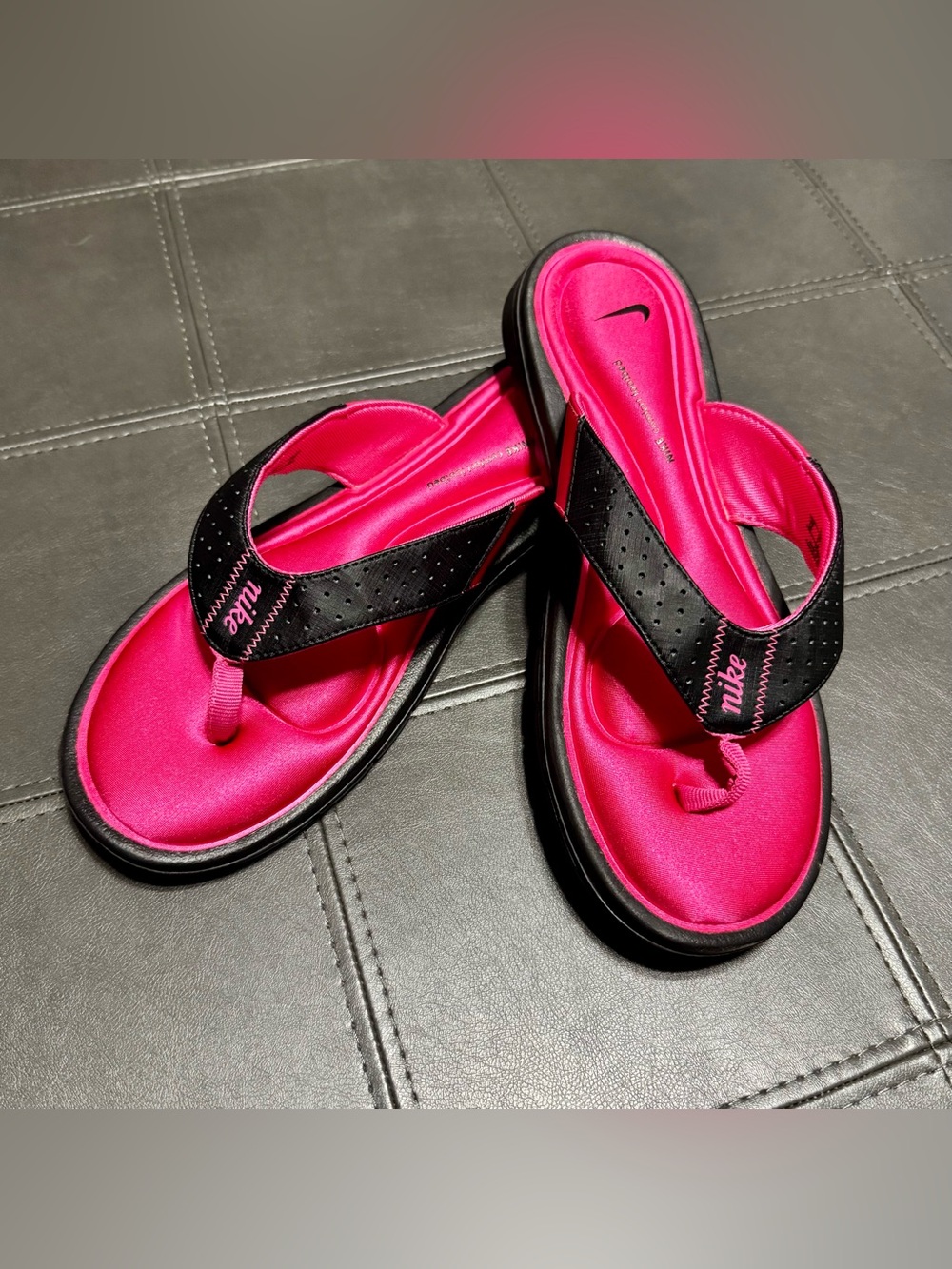 Nike Womens Hot Pink & Black Comfort Footbed Flip Flops/Thong Size 10